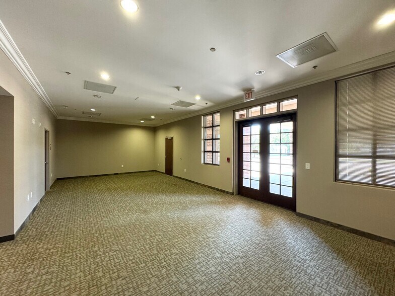 More Photos Of 200 Renaissance Way, Crockett Medical For Sale