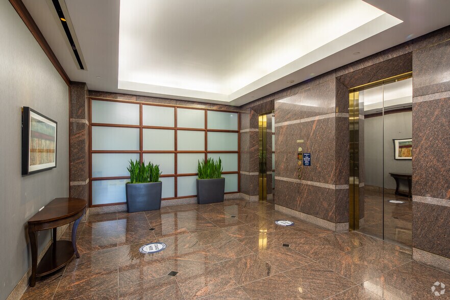 More Photos Of 540 Maryville Centre Dr, Saint Louis Office For Lease