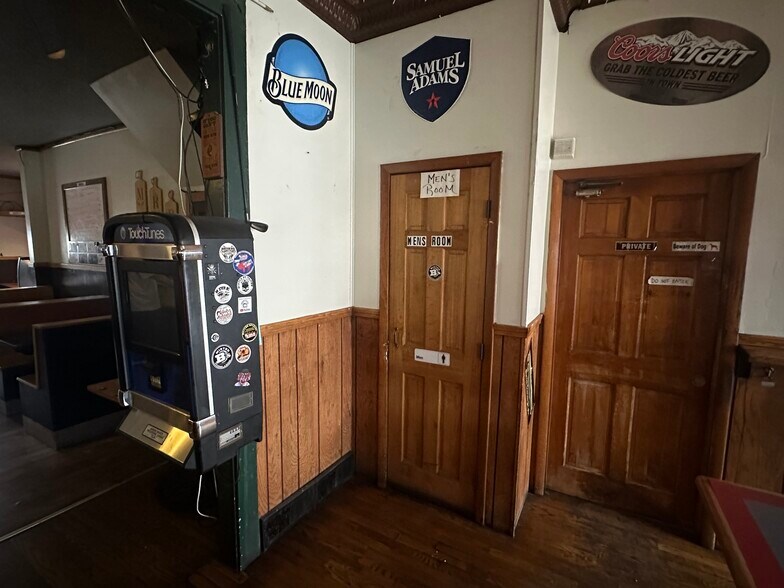More Photos Of 2201 Hyde Park Blvd, Niagara Falls Restaurant For Sale
