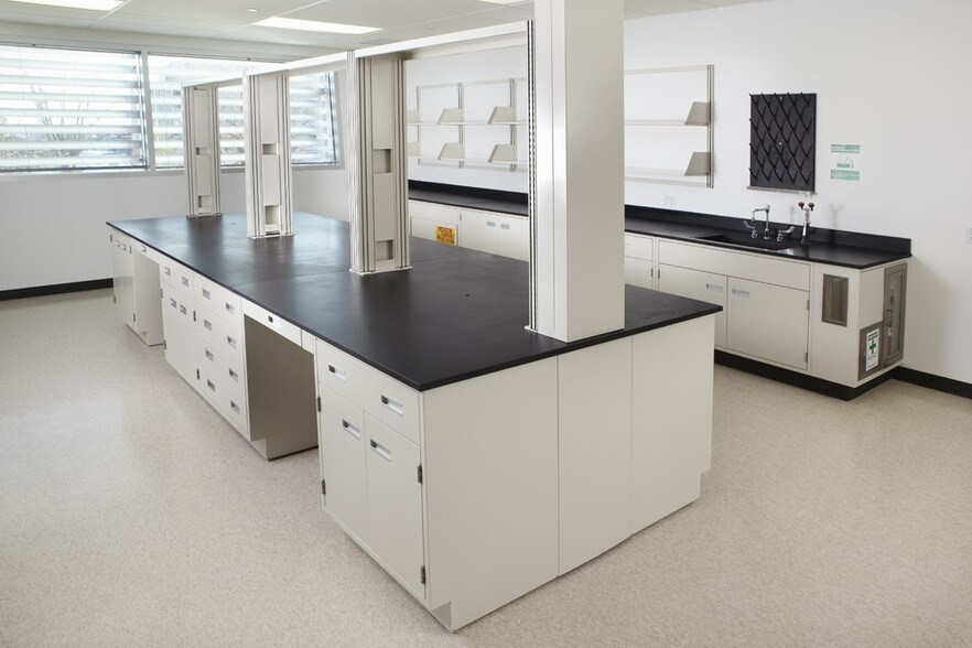 More Photos Of 2500 Crosspark Rd, Coralville Flex For Lease