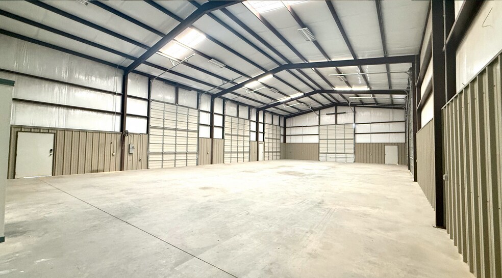 More Photos Of 1506 County 140 rd, Midland Warehouse For Lease