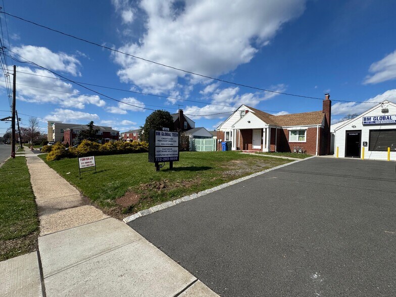 More Photos Of 800 Green St, Iselin Storefront Retail Residential For Sale