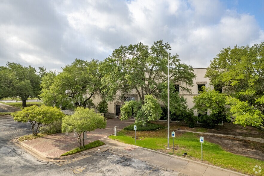 More Photos Of 8314 Cross Park Dr, Austin Office For Lease