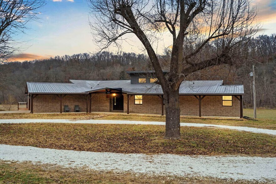 Primary Photo Of 4933 Rocky Ridge Trl, Little Flock Specialty For Sale