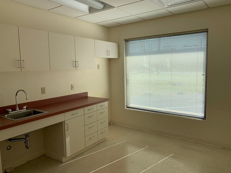 More Photos Of 208 Kevin Ln, Brodheadsville Medical For Lease