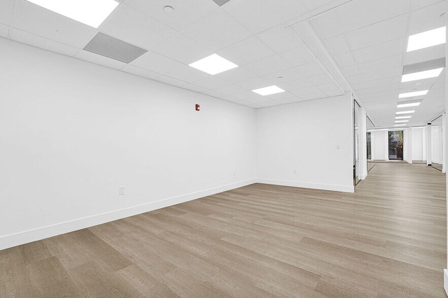 More Photos Of 1110 Brickell Ave, Miami Office For Sale
