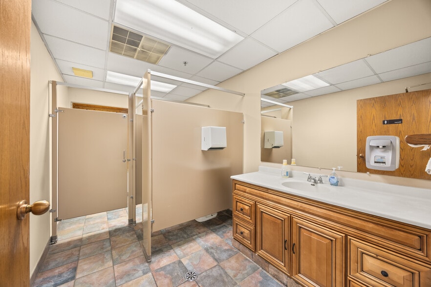 More Photos Of 501 N Main St, Wilmington Warehouse For Sale