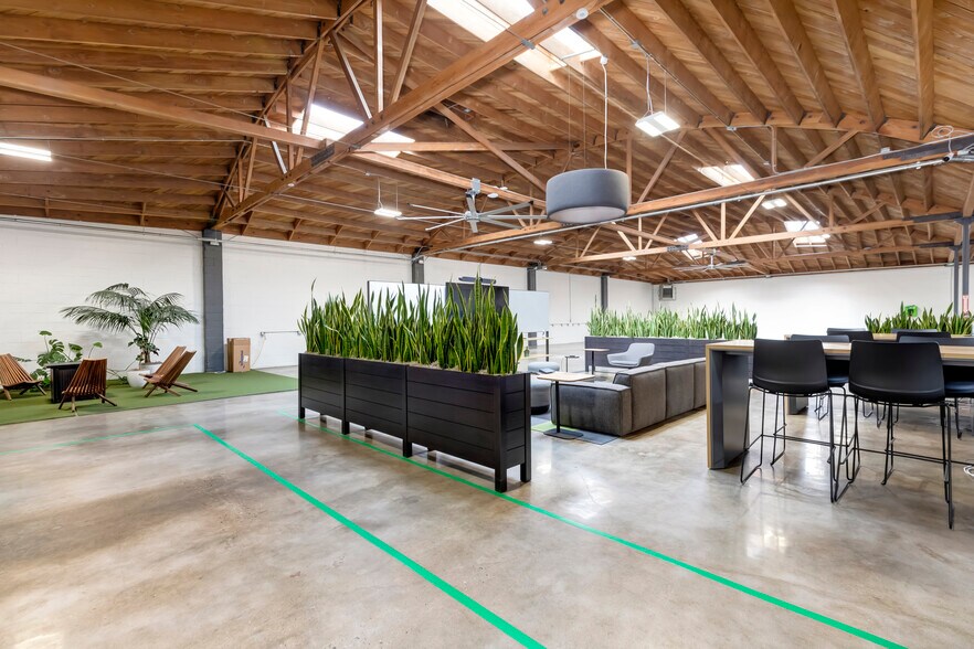 More Photos Of 956 W Hyde Park Blvd, Inglewood Manufacturing For Lease