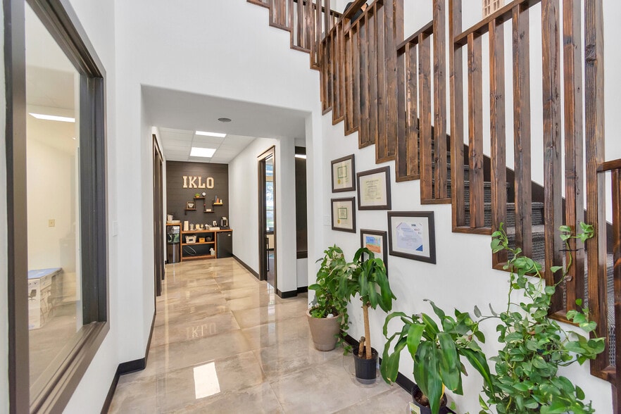 More Photos Of 8125 N Sam Houston Pky W, Houston Medical For Sale