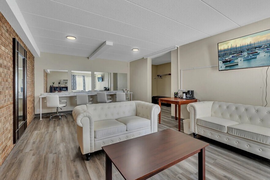 More Photos Of 200 E State 28 Hwy, Morris Hospitality For Sale