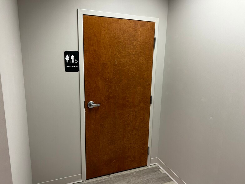 More Photos Of 4245 Johns Creek Pky, Suwanee Medical For Lease