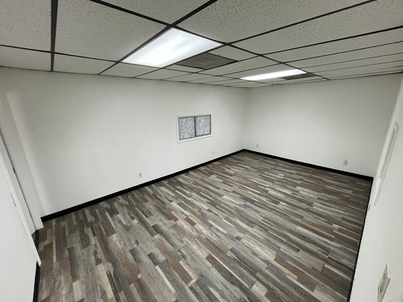 More Photos Of 9901-9927 Harwin Dr, Houston Warehouse For Lease