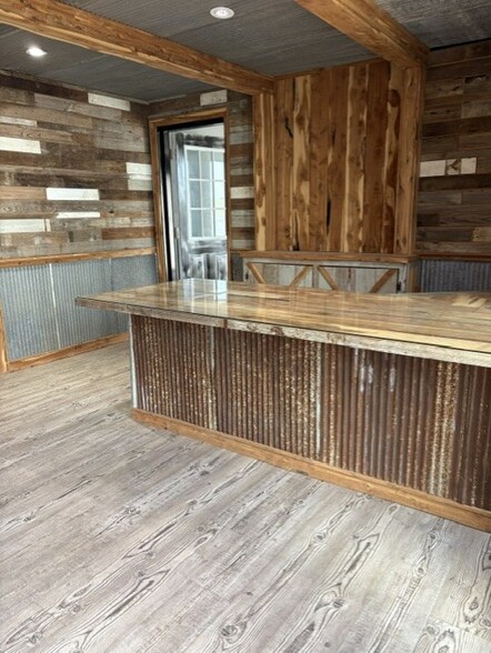 More Photos Of 3920 Classen Blvd, Norman Industrial For Lease