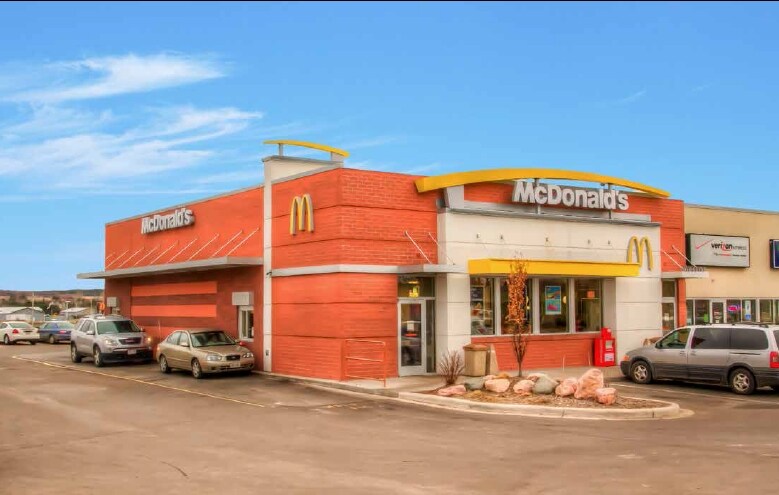 More Photos Of 2000 17th Ave, Bloomer Storefront Retail Office For Lease