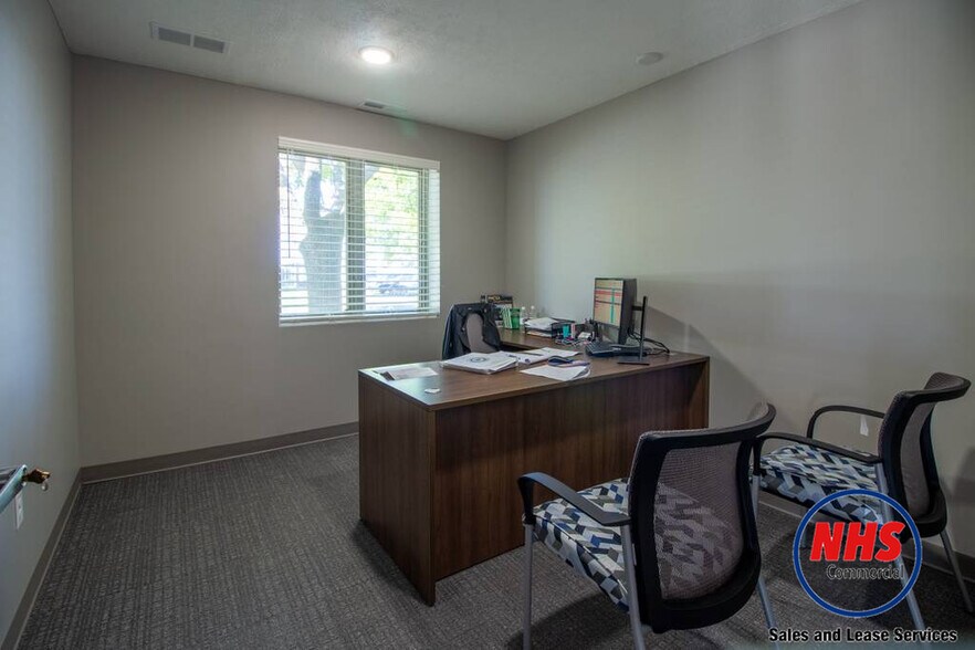 More Photos Of 5300 N 57th St, Lincoln Light Distribution For Lease