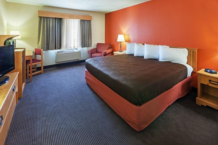 More Photos Of 2405 S El Camino Dr, Sayre Hotel For Sale