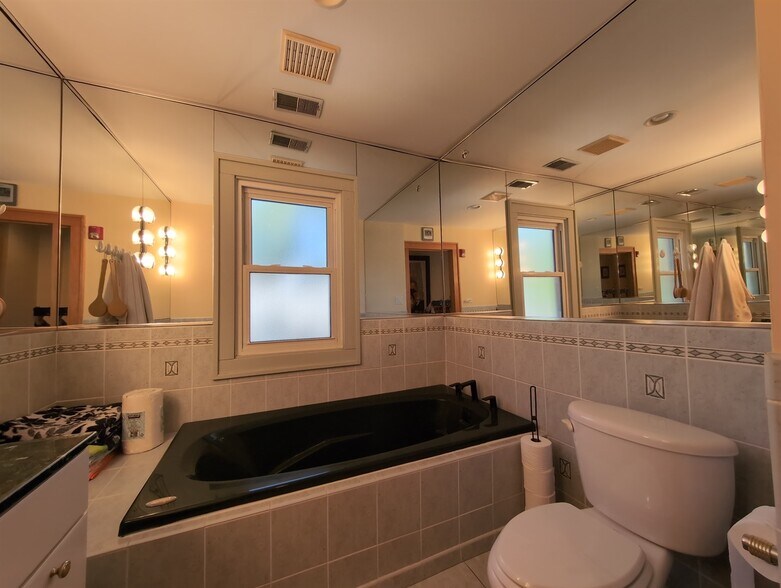 More Photos Of 417 N Hough St, Barrington Medical For Lease