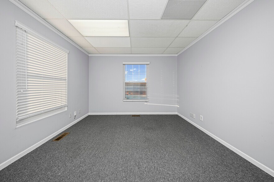 More Photos Of 30521 Schoenherr Rd, Warren Medical For Lease
