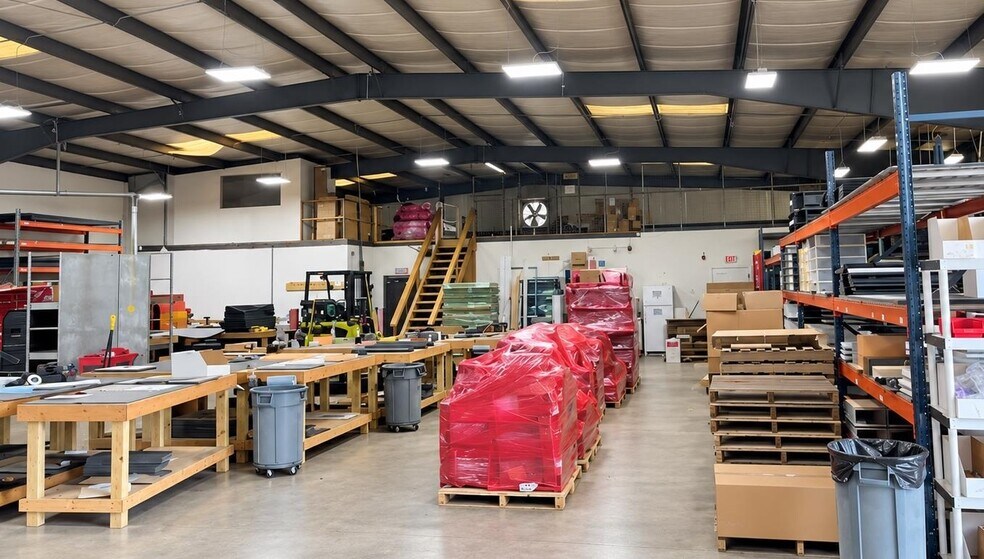 More Photos Of 663-679 Dawson Dr, Newark Warehouse For Lease