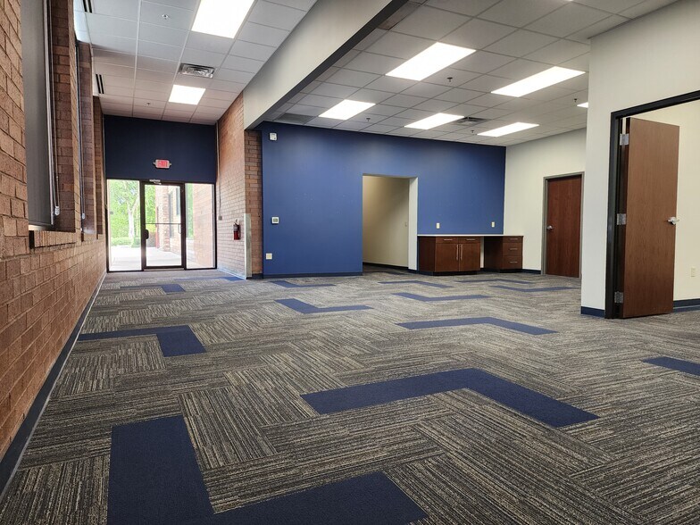 More Photos Of 514 N Harrison St, Shelbyville Freestanding For Lease