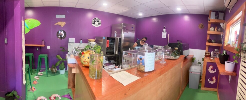 More Photos Of 909 Starkeys Aly, Wilmington Specialty For Lease