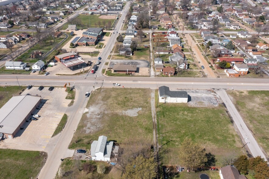 More Photos Of 310 Mccambridge Ave, Madison Auto Repair For Sale