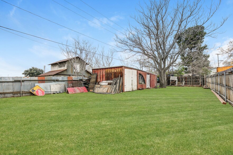 More Photos Of 502 W 6th St, Beaumont Freestanding For Sale