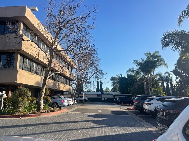 More Photos Of 2107 N Broadway, Santa Ana Loft Creative Space For Sale