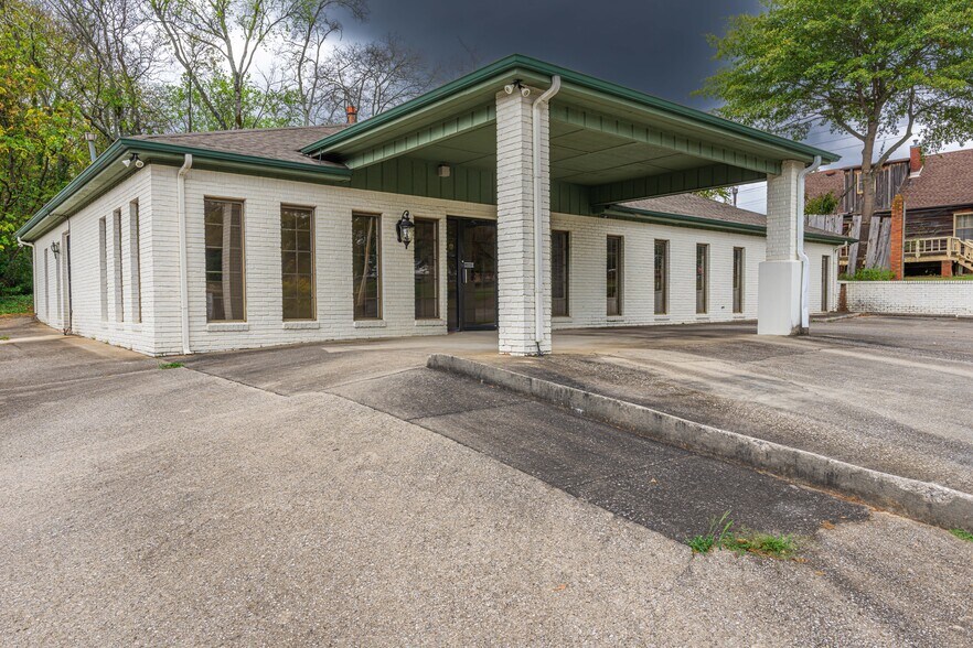 More Photos Of 208 Marengo St, Florence Healthcare For Lease