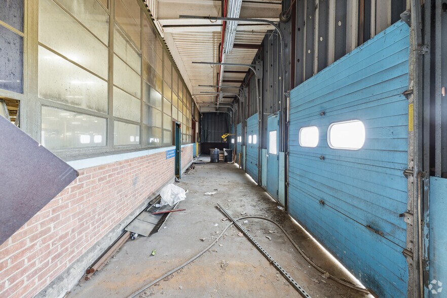 More Photos Of 92 Deerfield Rd, Windsor Unknown For Lease