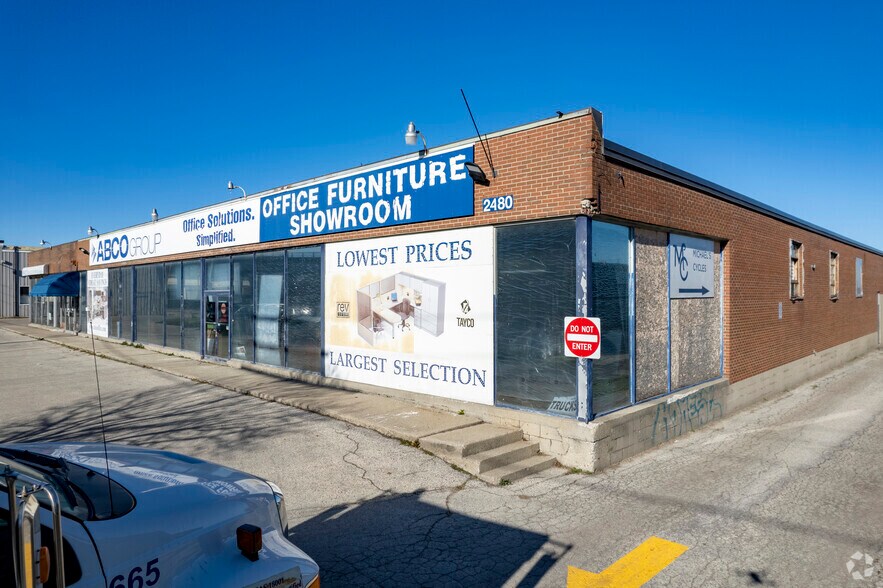 More Photos Of 2480 Lawrence Ave E, Toronto Showroom For Lease