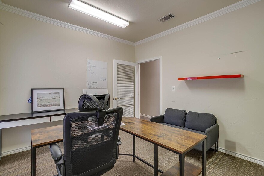 More Photos Of 110 Gotcher Ave, Lake Dallas Warehouse For Sale