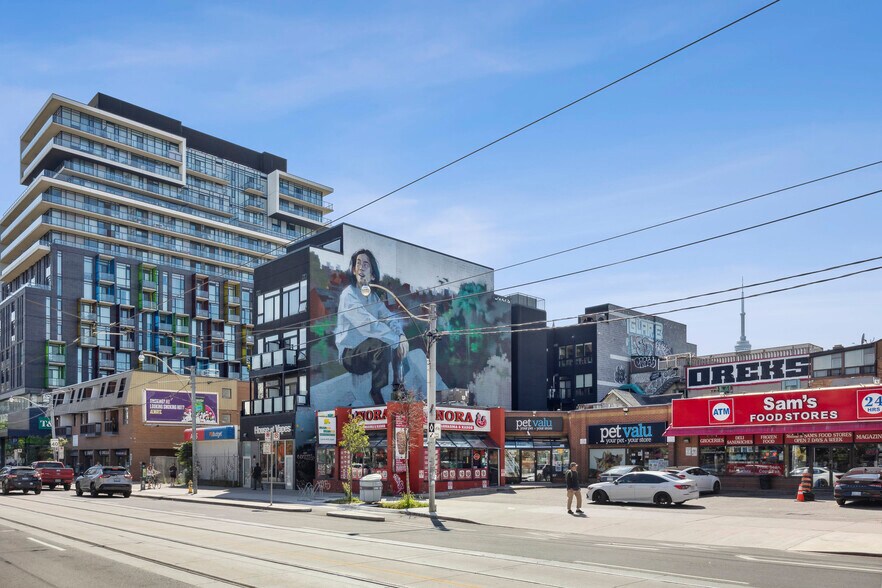 More Photos Of 335 College St, Toronto Apartments For Sale