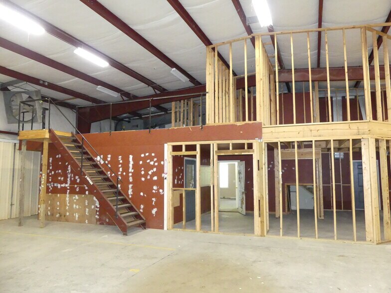 More Photos Of 750 E New Hope Rd, Goldsboro Warehouse For Lease