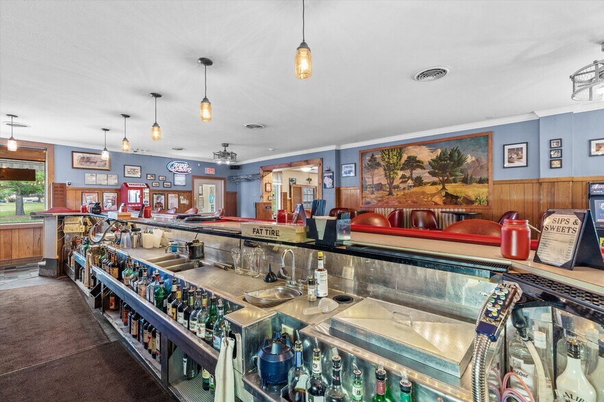 More Photos Of N8240 County Hwy E, Watertown Bar For Sale