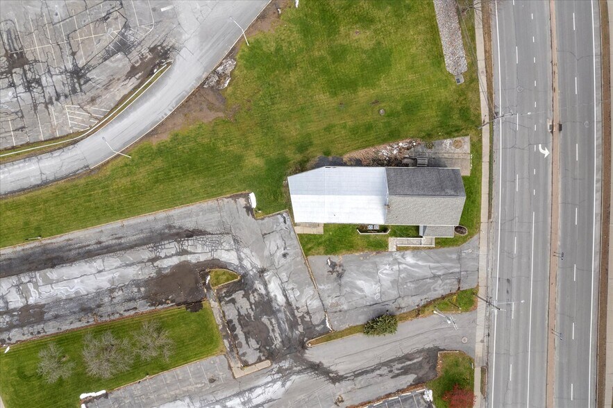 More Photos Of 1660 Champlin Ave, Utica Office Residential For Lease