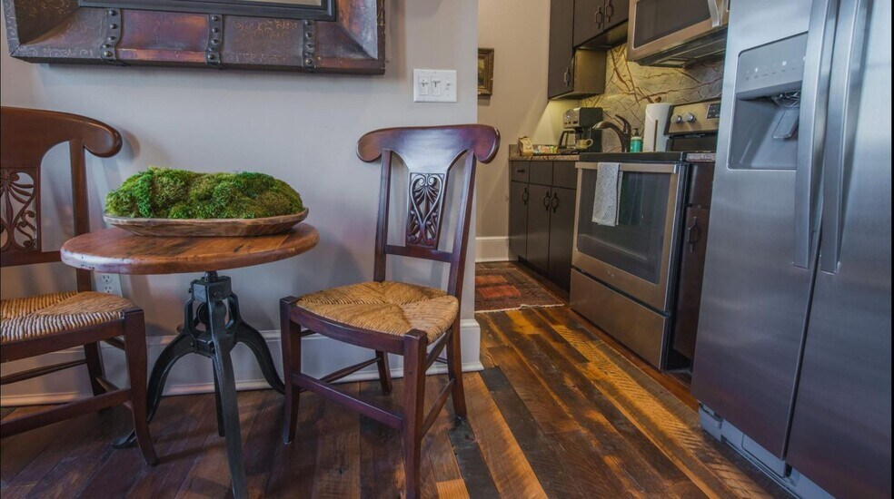 More Photos Of 36 Broadway St, Asheville Hotel For Sale