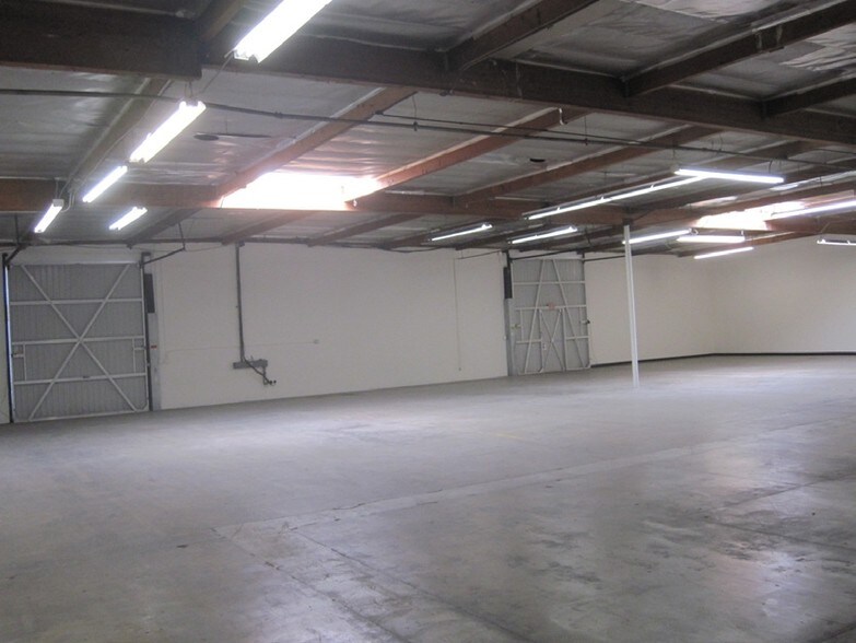 More Photos Of 301 W Dyer Rd, Santa Ana Manufacturing For Sale