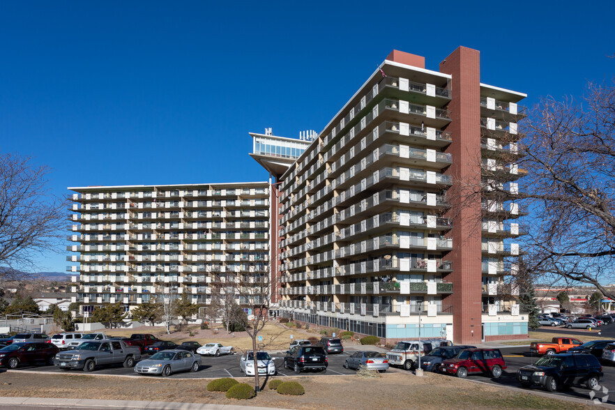 Primary Photo Of 411 Lakewood Cir, Colorado Springs Hotel For Sale