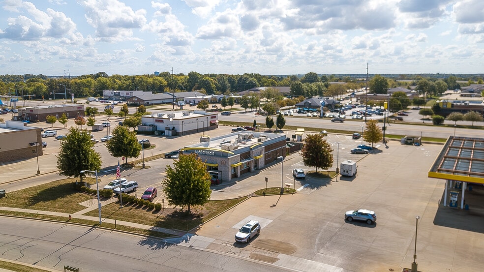 More Photos Of 4300 Wabash Ave, Springfield Freestanding For Sale