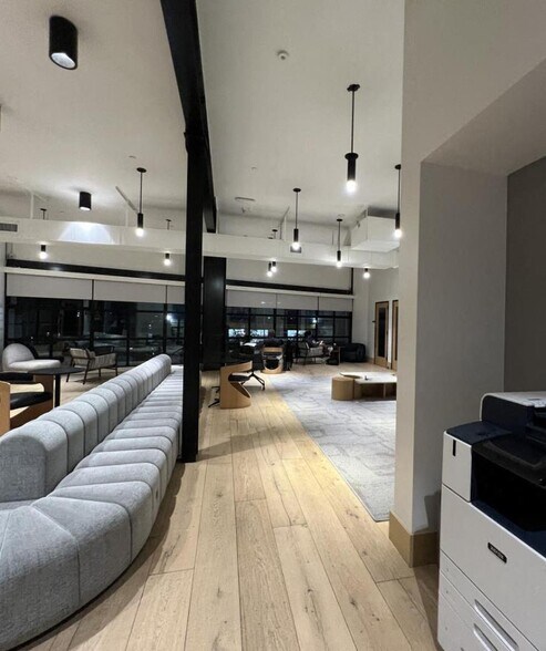 More Photos Of 5211 W Adams Blvd, Los Angeles Storefront Retail Office For Lease