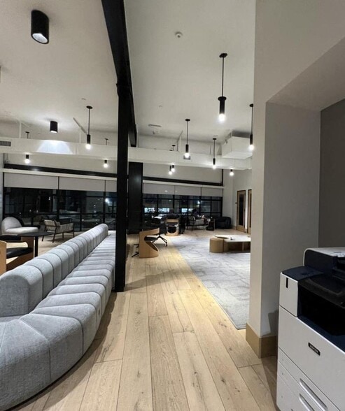 More Photos Of 5211 W Adams Blvd, Los Angeles Storefront Retail Office For Lease