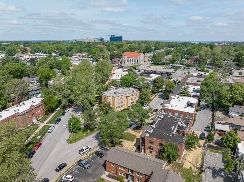 More Photos Of 4339 Roanoke Pkwy, Kansas City Apartments For Sale