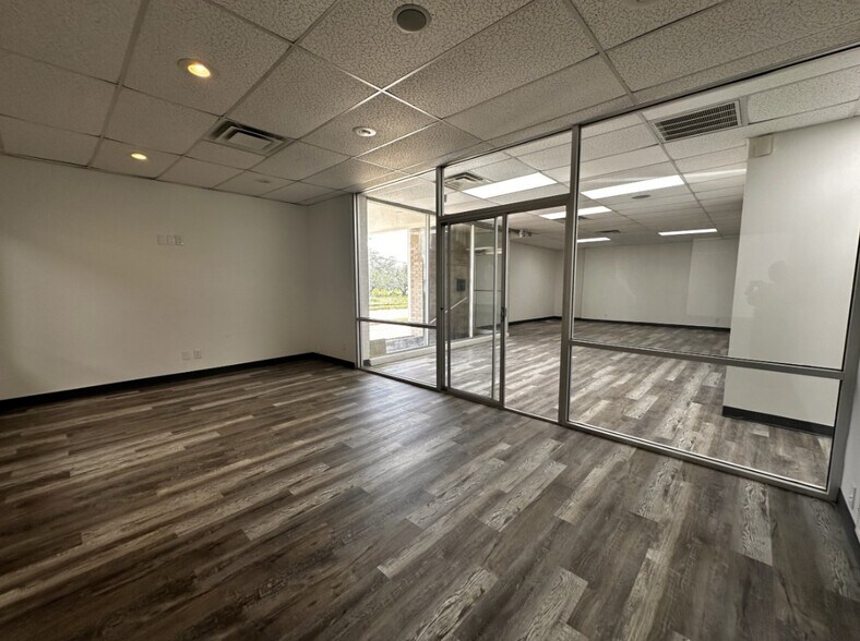 More Photos Of 1533-1555 Prudential Dr, Dallas Showroom For Lease