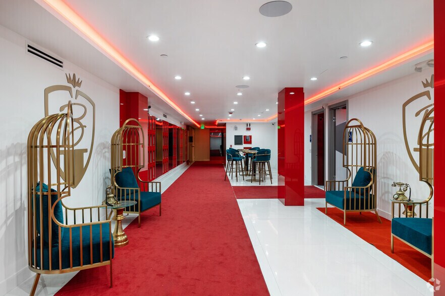 More Photos Of 11150 Ventura Blvd, Studio City Restaurant For Sale