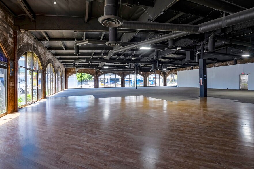 More Photos Of 2012 S Bundy Dr, Los Angeles Freestanding For Lease