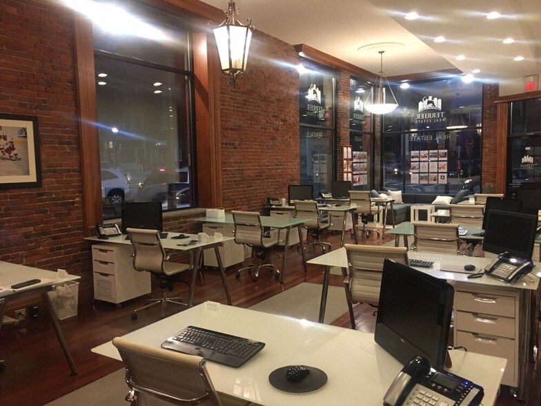 More Photos Of 366 W Broadway, Boston Storefront Retail Residential For Lease