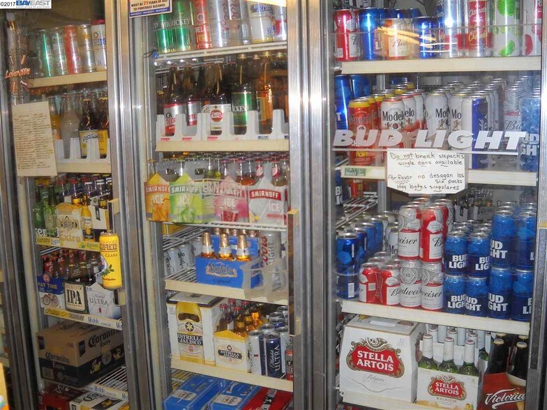 More Photos Of 2701 E 9th St, Oakland Convenience Store For Sale