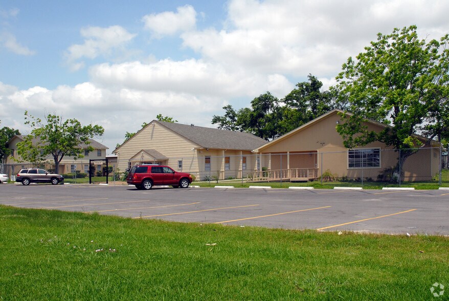 Primary Photo Of 907 Preston Ave, Pasadena Religious Facility For Sale