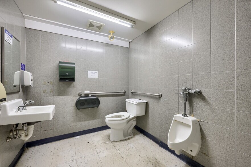 More Photos Of 524 N 6th St, Reading Freestanding For Sale